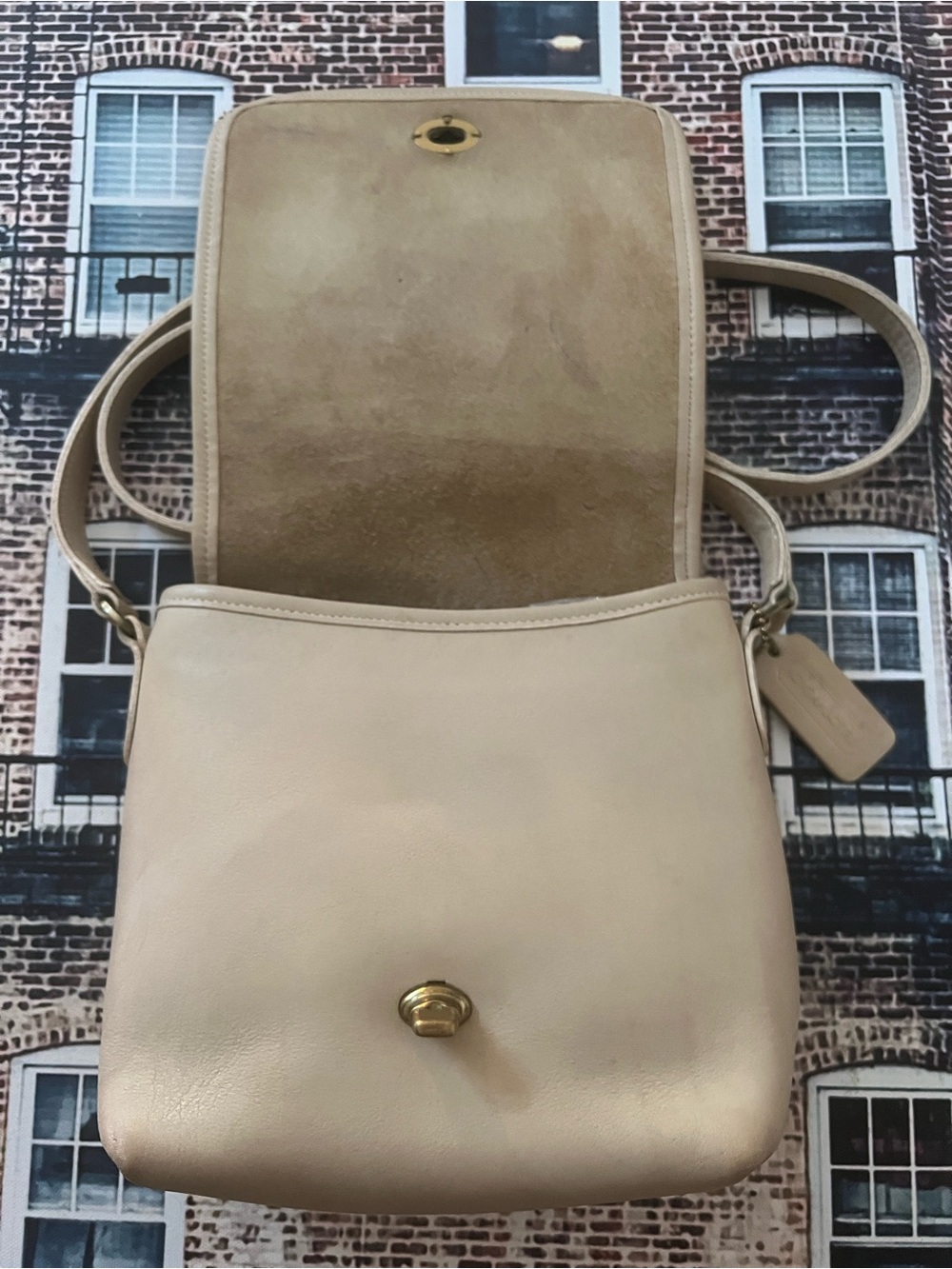 vintage Coach Companion Flap Bag in bone leather with brass hardware - Picture 4 of 7